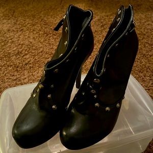 Bcbg Black studded soft leather shoe boots.Sz 8.5